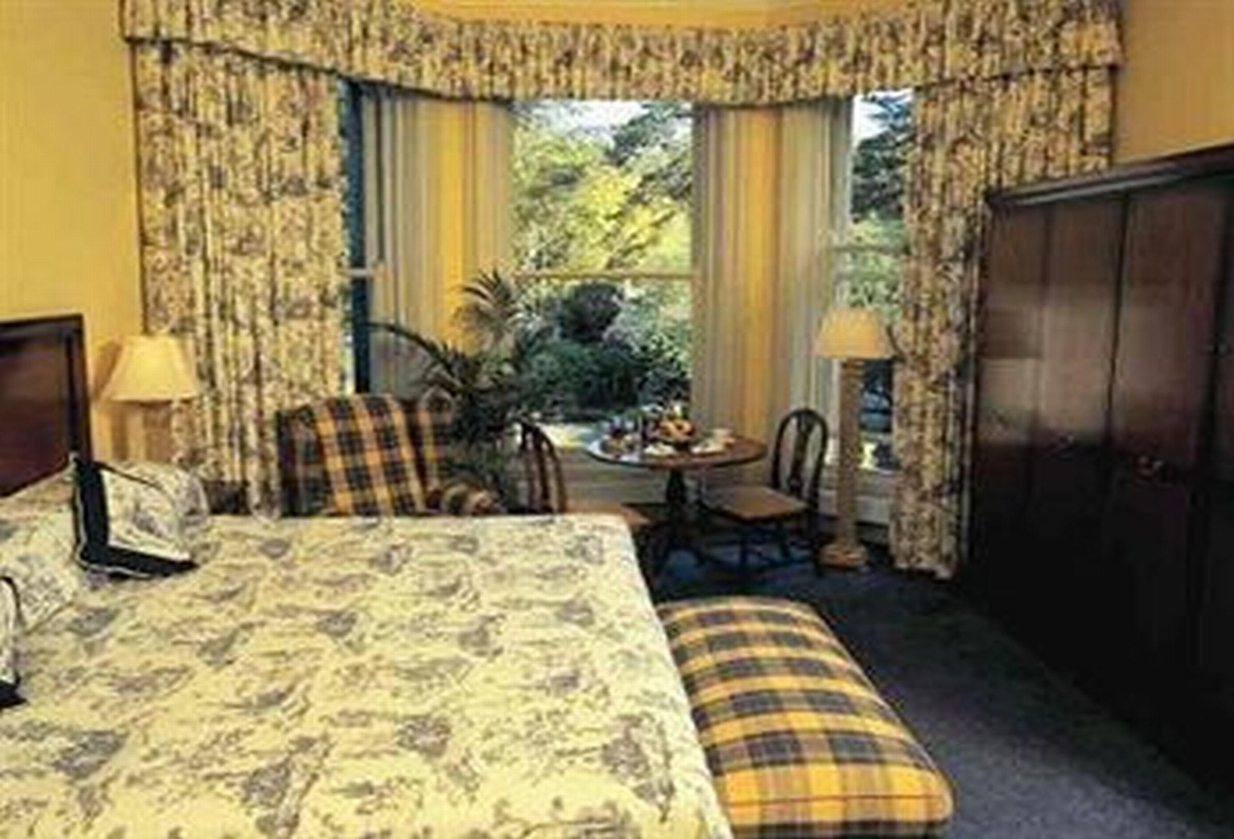 The Culloden Estate And Spa Holywood  Pokoj fotografie A bedroom at the Inn