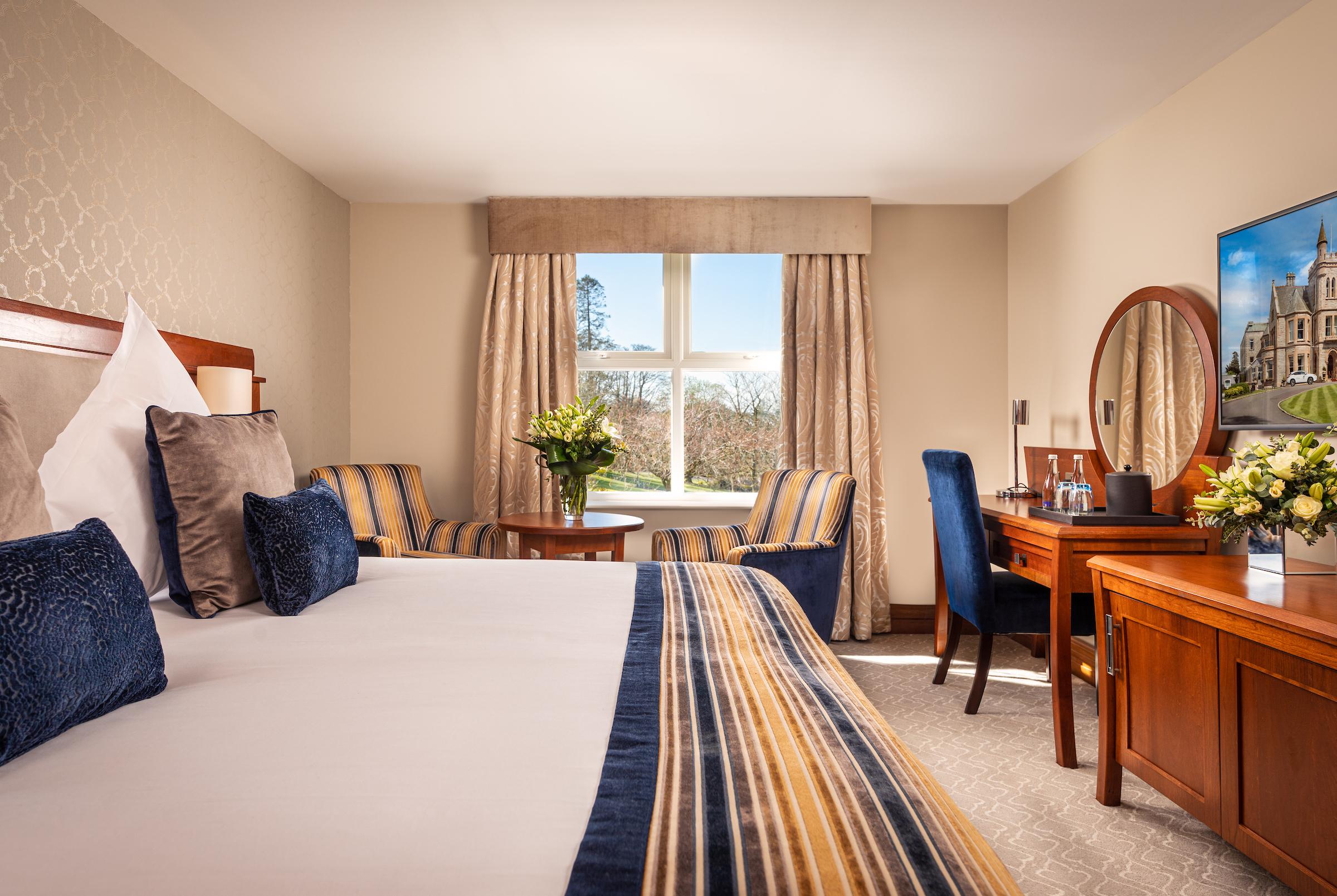 The Culloden Estate And Spa Holywood  Exteriér fotografie A bedroom at the Killarney International Hotel