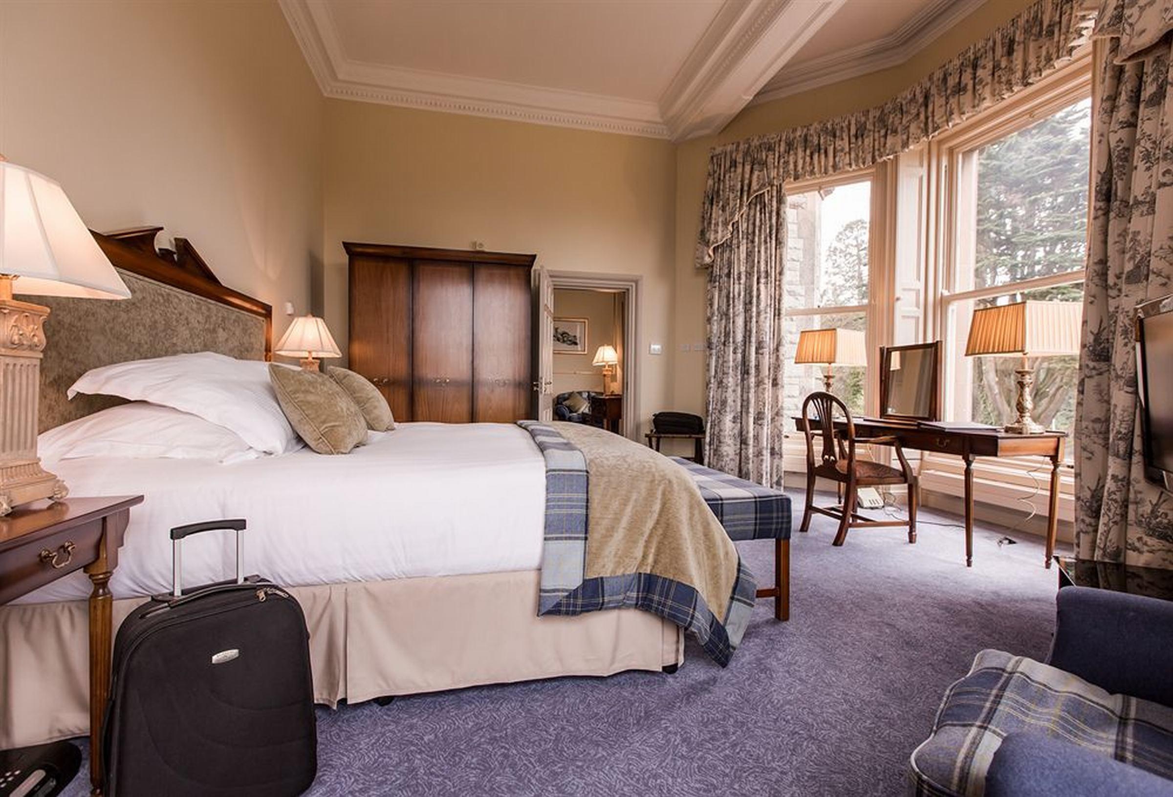 The Culloden Estate And Spa Holywood  Exteriér fotografie A bedroom at the hotel