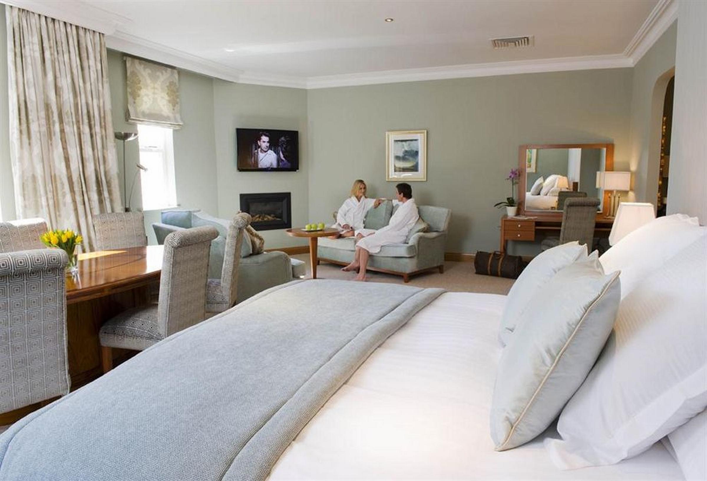 The Culloden Estate And Spa Holywood  Pokoj fotografie A suite at the hotel