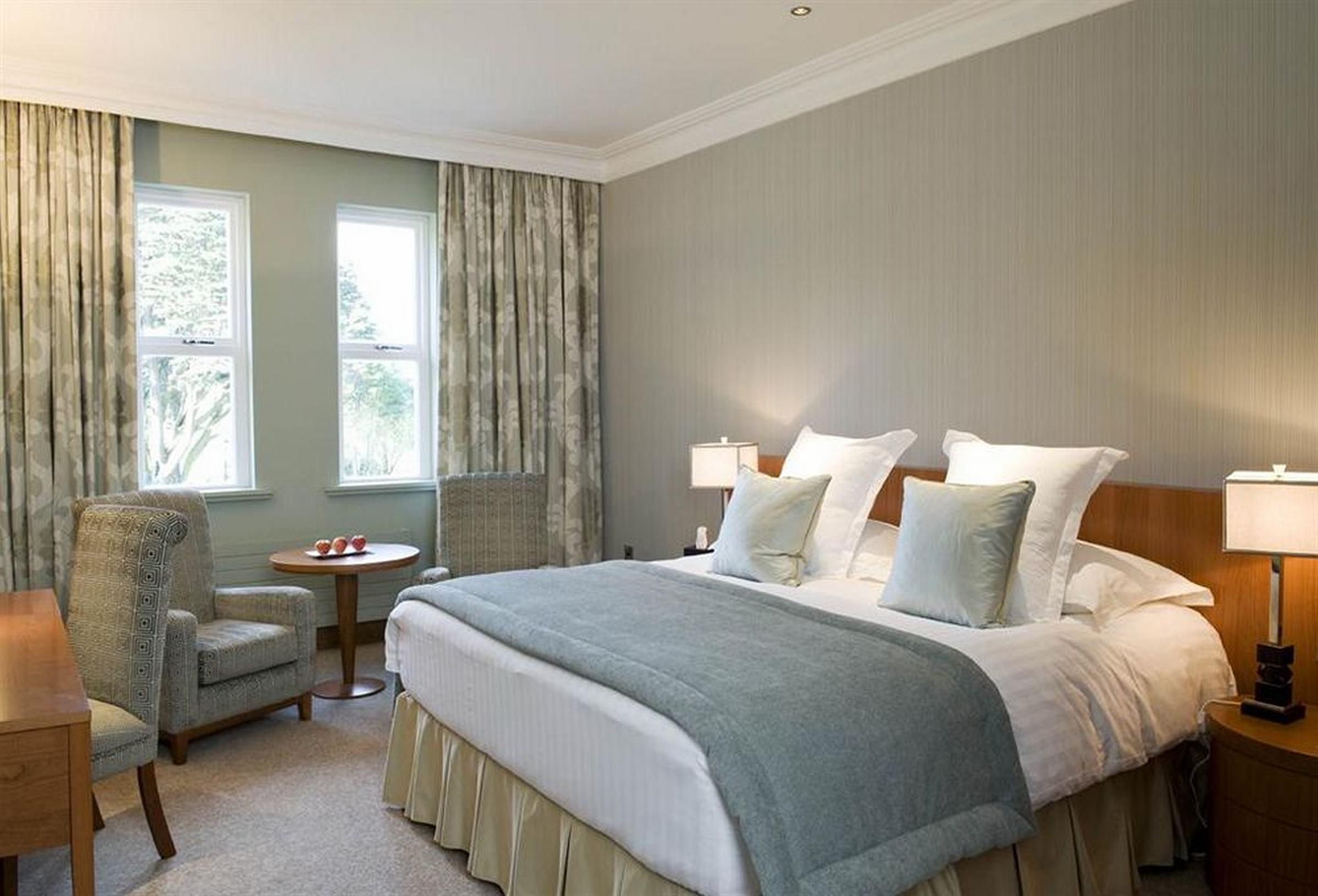 The Culloden Estate And Spa Holywood  Exteriér fotografie A bedroom at the hotel