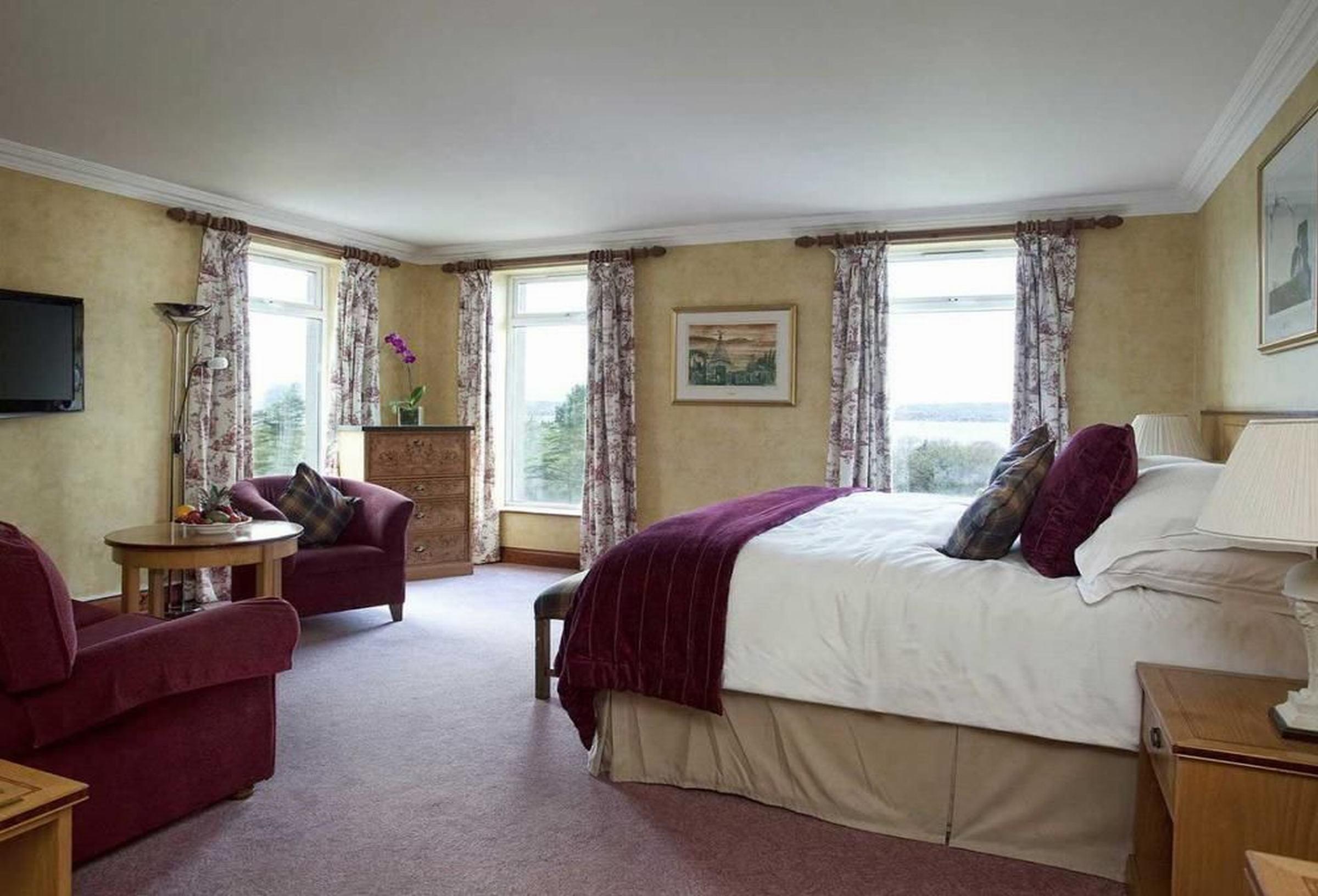 The Culloden Estate And Spa Holywood  Exteriér fotografie A bedroom at the hotel