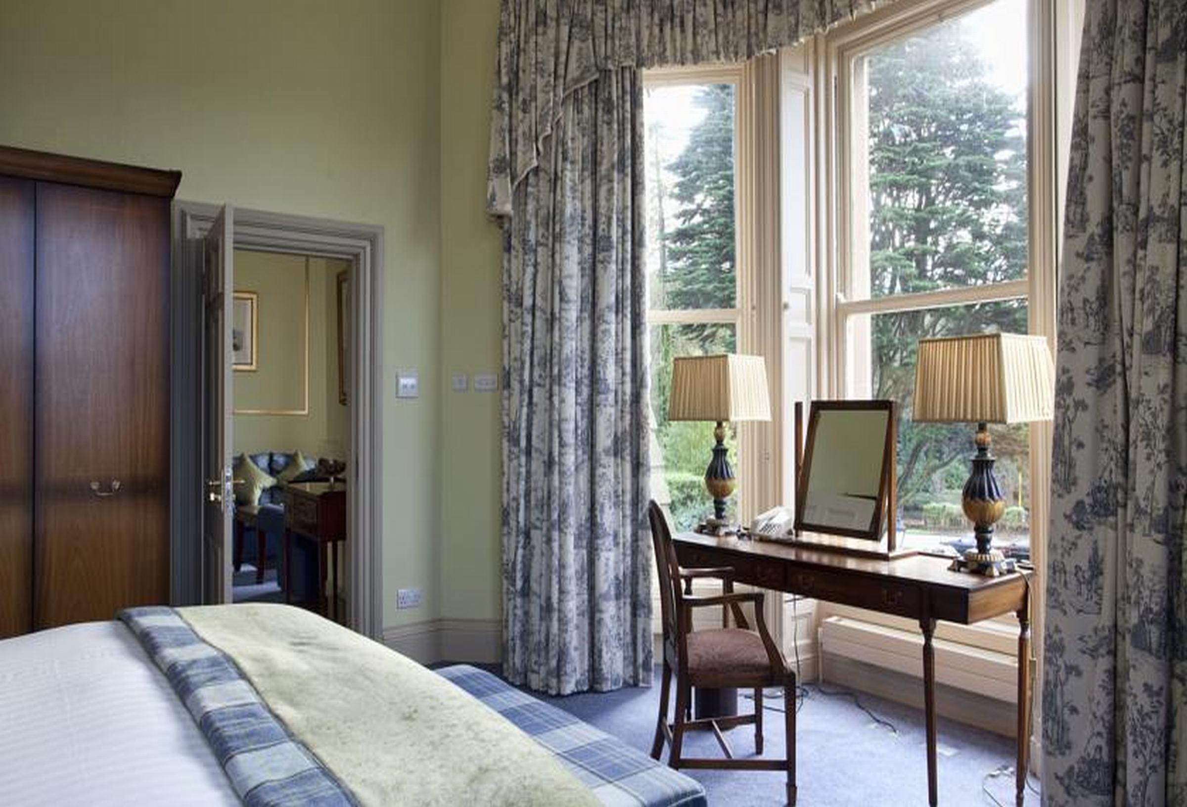 The Culloden Estate And Spa Holywood  Exteriér fotografie A bedroom at the hotel