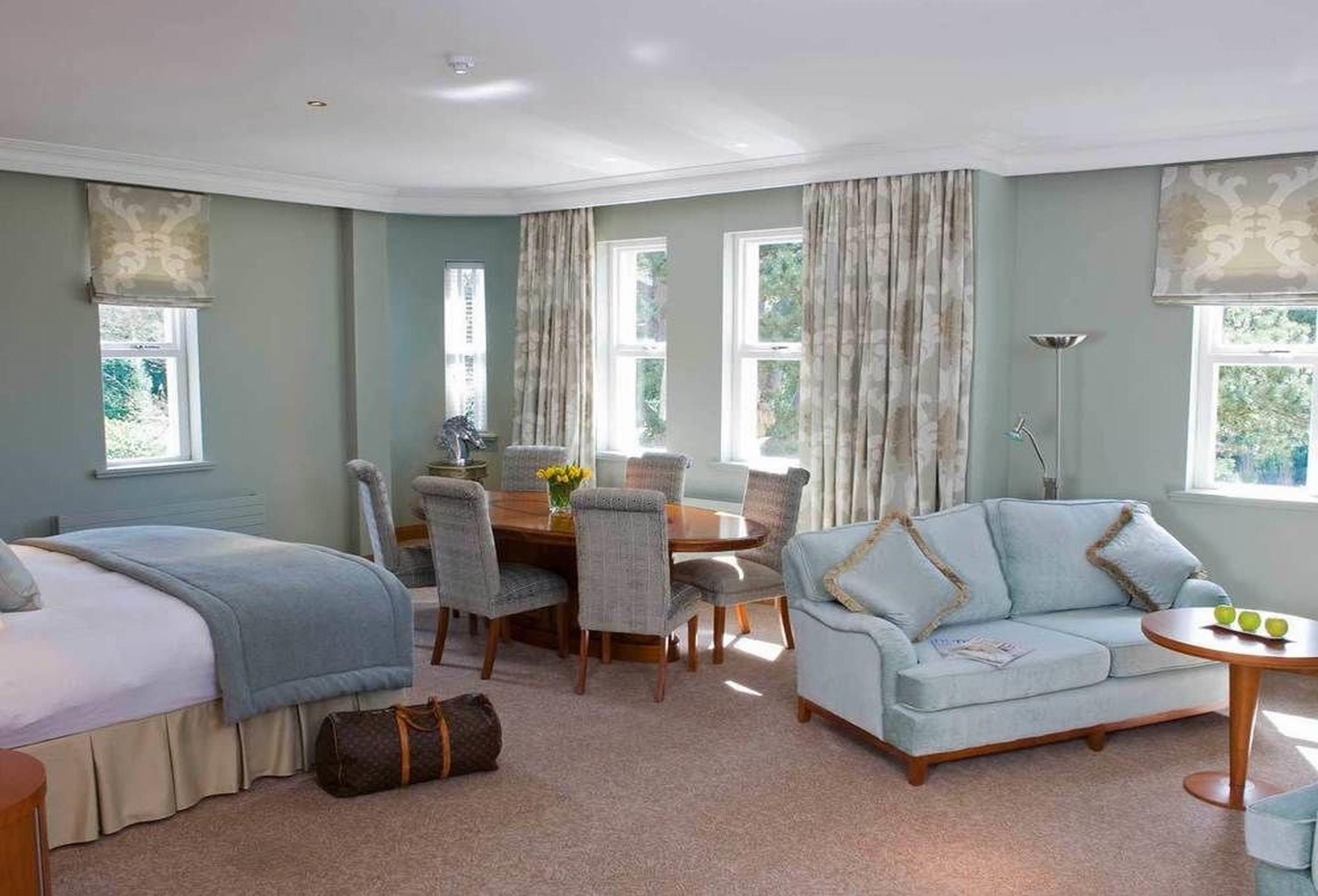 The Culloden Estate And Spa Holywood  Exteriér fotografie A suite at the hotel