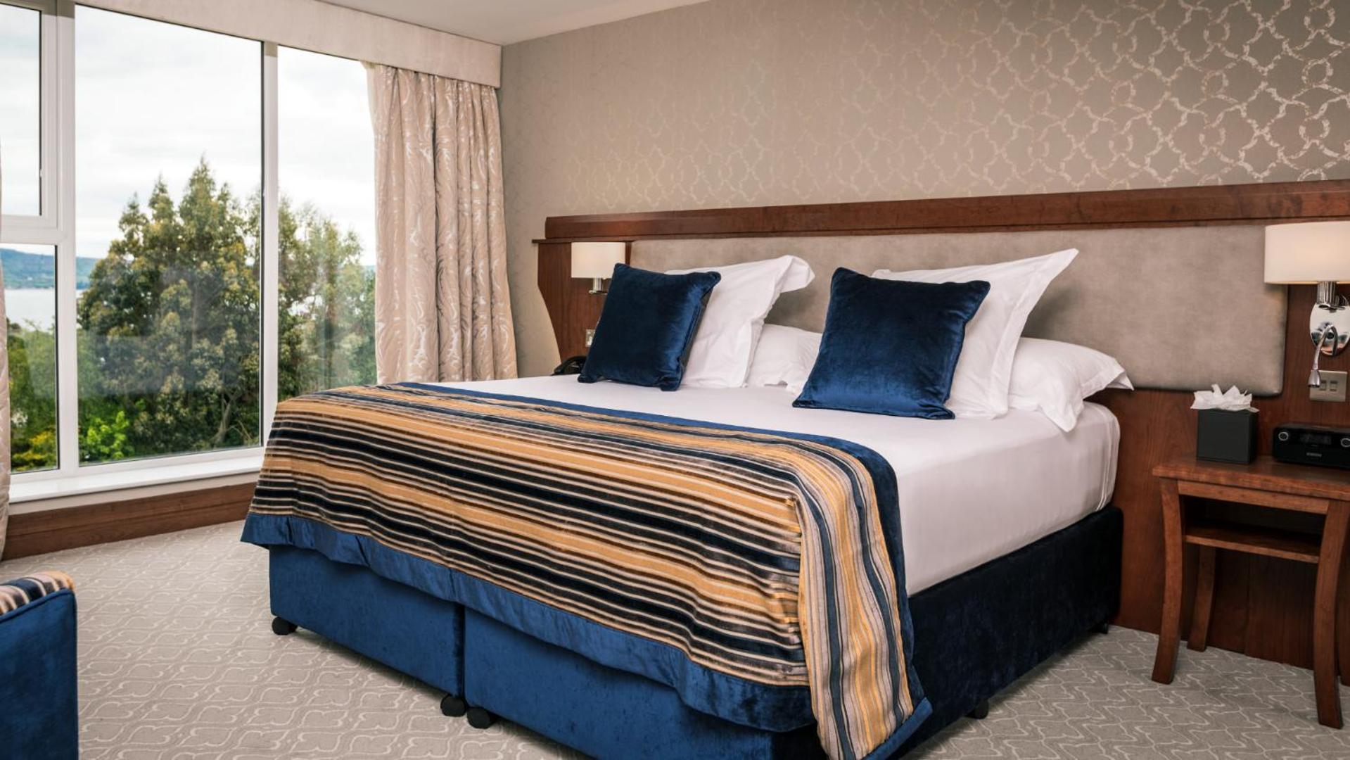The Culloden Estate And Spa Holywood  Exteriér fotografie A bedroom at the hotel