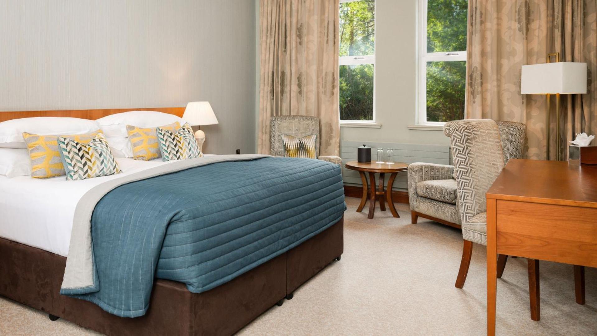 The Culloden Estate And Spa Holywood  Exteriér fotografie A bedroom at the hotel