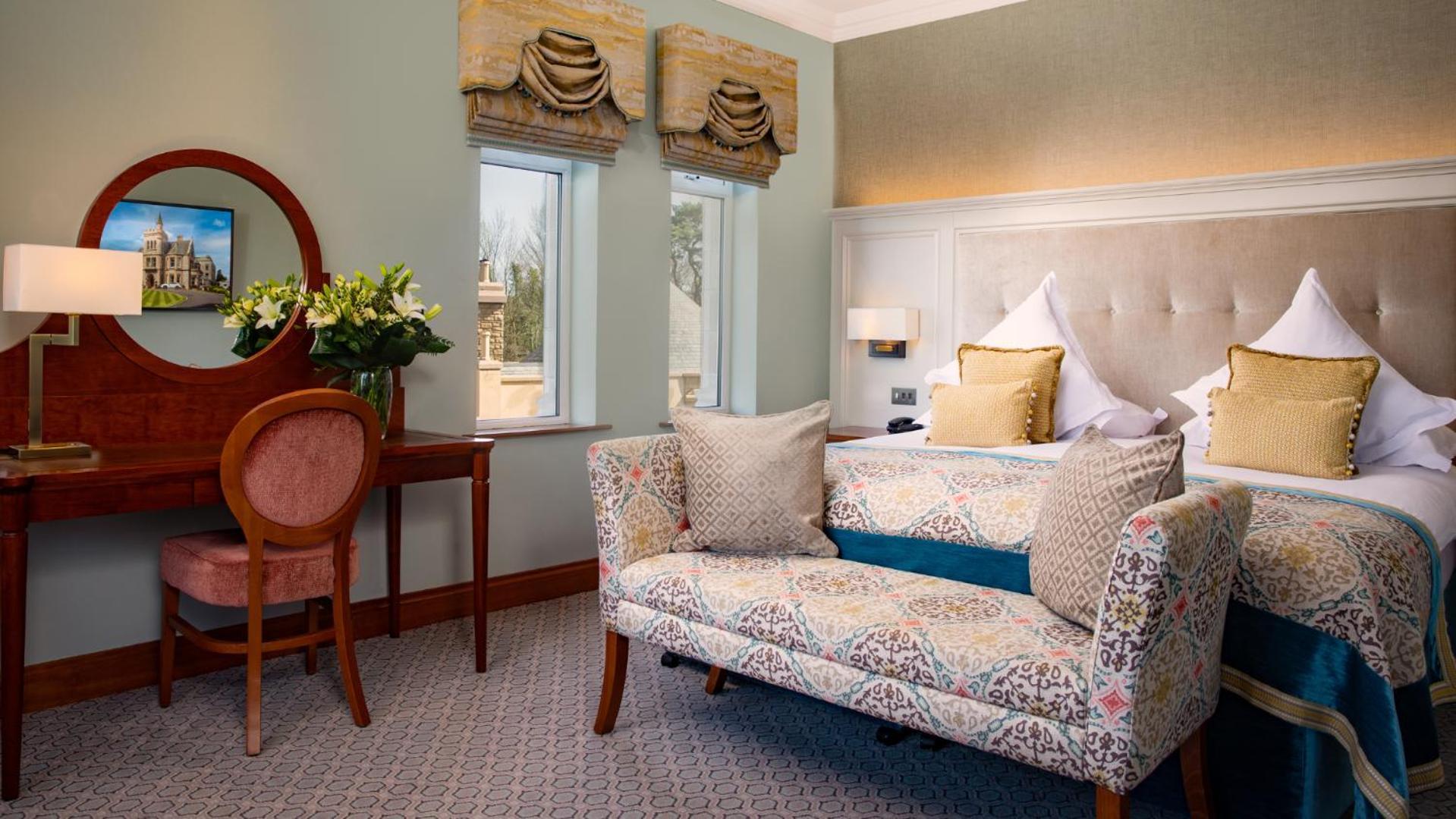 The Culloden Estate And Spa Holywood  Exteriér fotografie A room at the hotel