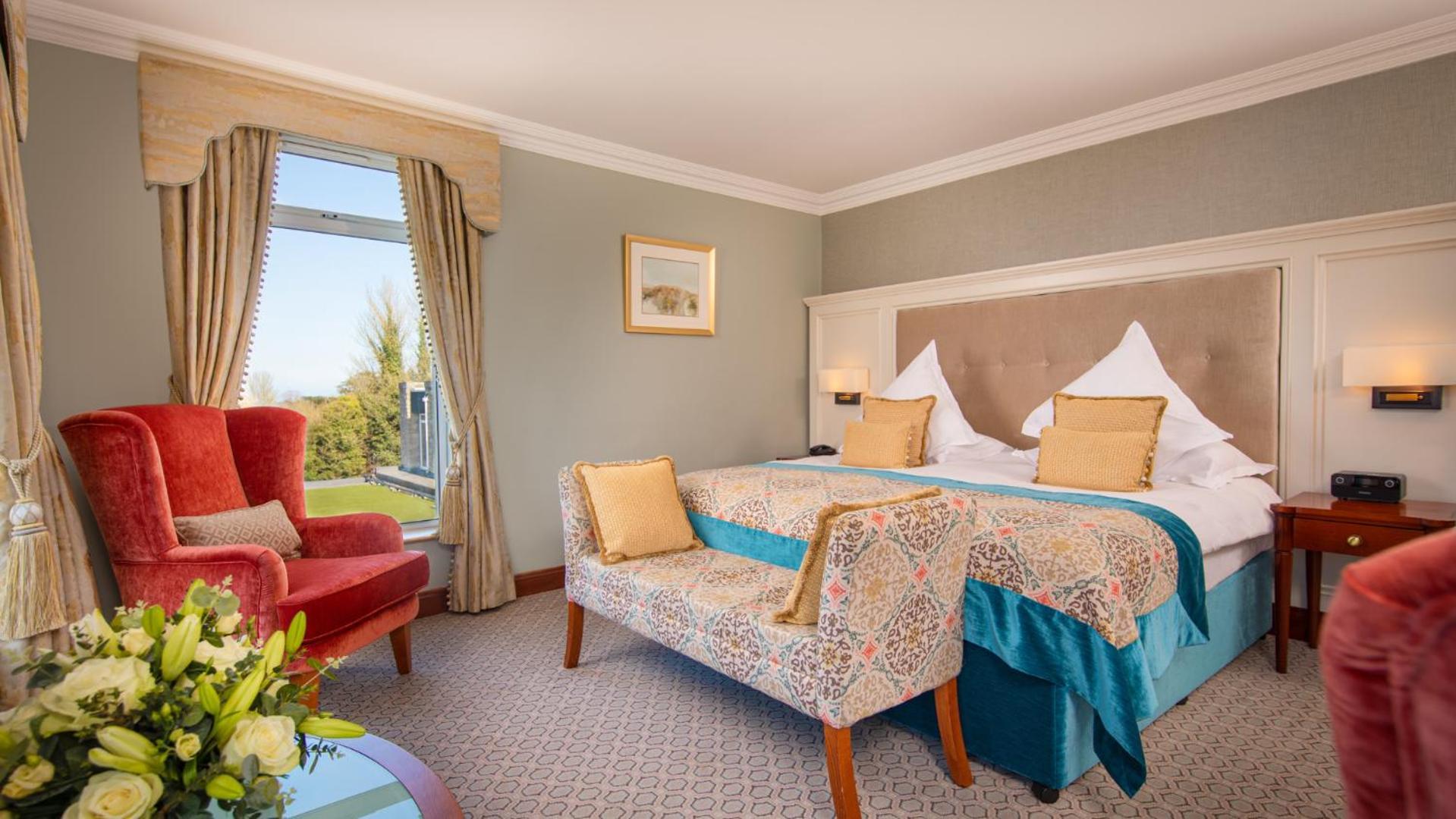 The Culloden Estate And Spa Holywood  Exteriér fotografie A bedroom at the hotel